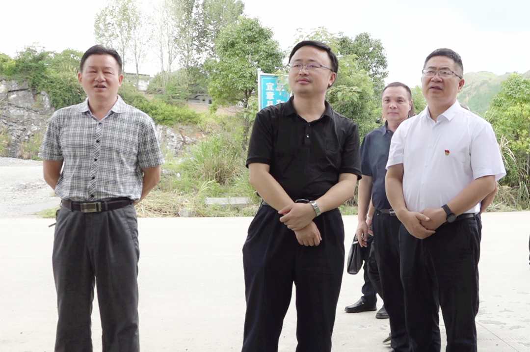 宜章县:张润槐到杨梅山镇平和洞调研乡村振兴工作