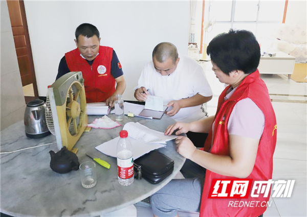 武冈市文旅广体局：“敲门行动”，敲出社区群众健康防疫高度警惕心_邵阳头条网