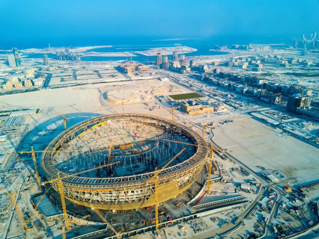 中联重科塔机助力建设2022世界杯卡塔尔卢赛尔体育场。.jpg