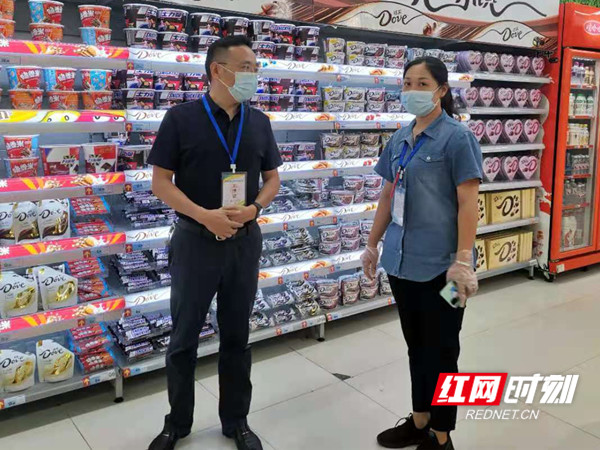 陪同高书记调研市场保供情况3.jpg