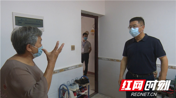 0816朱超雄慰问.mp4_20210816_175434.812.jpg