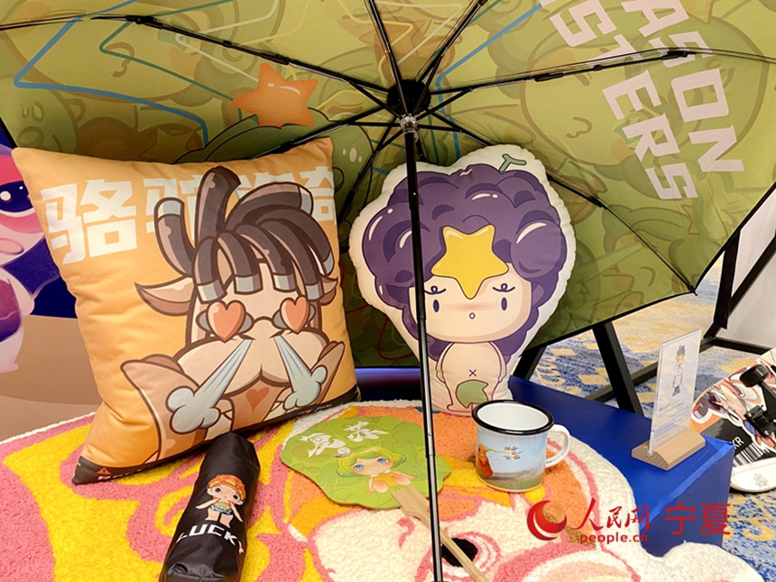 “星星的故乡”文化创意系列衍生品。人民网 赵茉钰摄