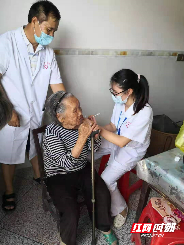 新宁水庙镇：96岁老人在家门口接种新冠疫苗_邵商网