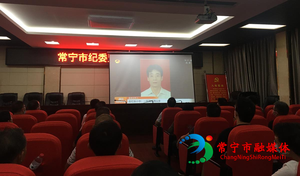张小华1.jpg 张小华1.jpg