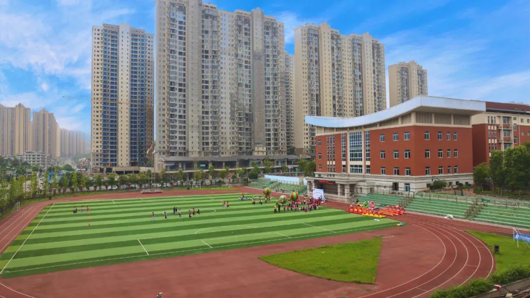 社会新闻 正文据悉,长郡月亮岛学校第二小学扩建综合楼项目,为新建一