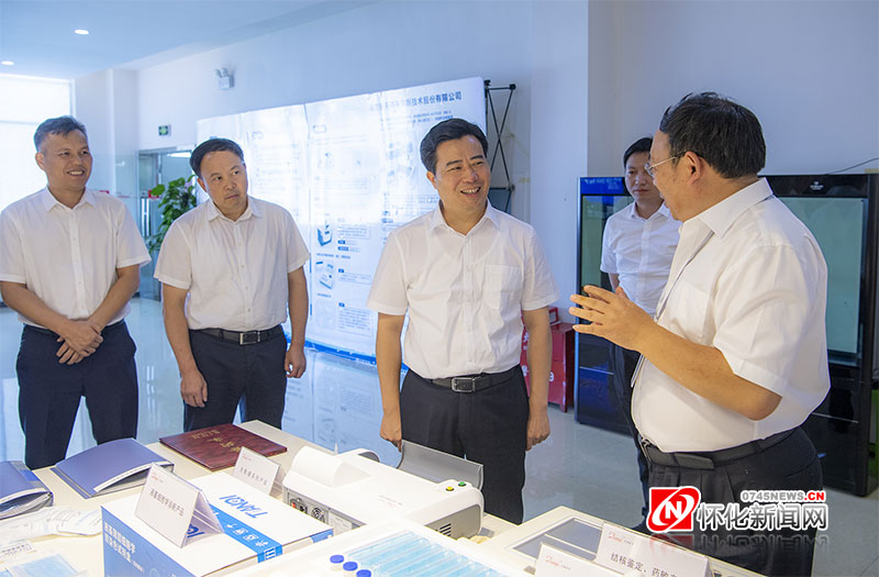 黎春秋在怀化高新区调研时要求 完善产业规划 搭建创新平台 图为黎