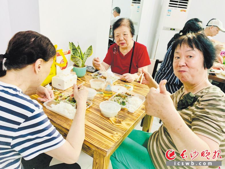 新添6个社区，长沙市开福区共9个社区推出“老年餐桌”助餐服务