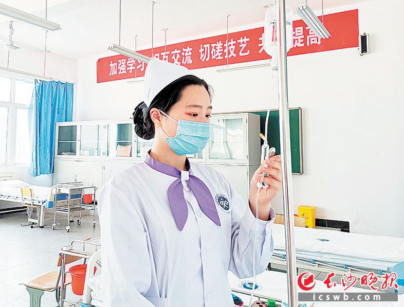 湖南护理学校学生实习中。