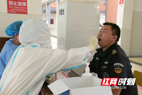 安保人员检测现场。.jpg