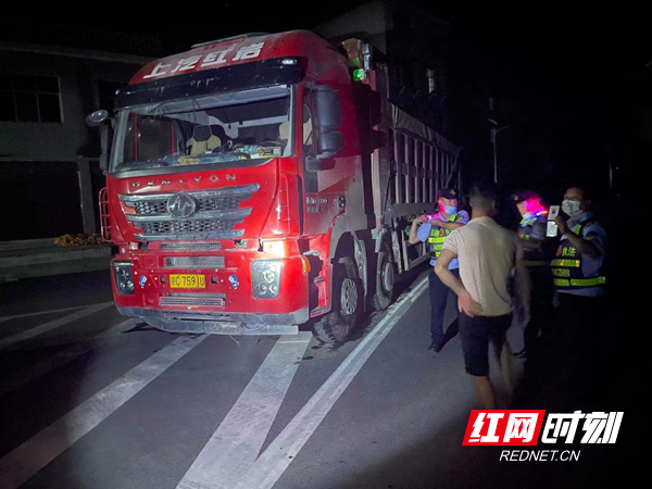 县交通执法大队在千云公路及廖茶公路开展突击整治行动06.jpg