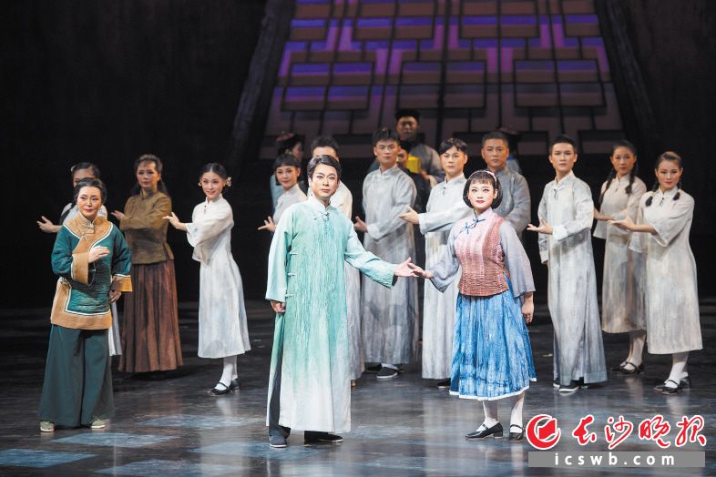 　　《蔡和森求学记》剧照。长沙市花鼓戏保护传承中心供图
