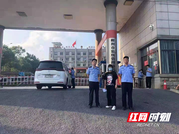 抗拒社区戒毒 女子被强制戒毒_副本.jpg