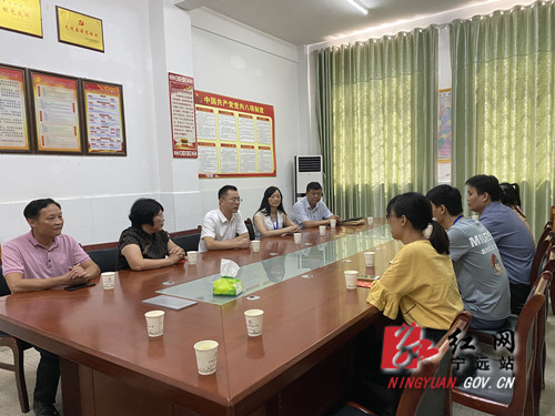 宁远:胡红灯开展教师节走访慰问活动_副本500.jpg 宁远:胡红灯开展教师节走访慰问活动_副本500.jpg