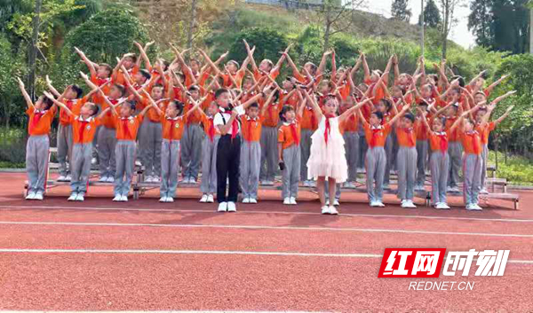 凤凰县芙蓉学校举行第37个教师节庆祝活动