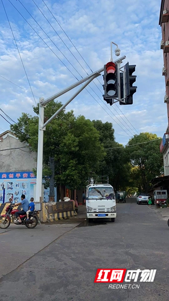 吊坠式红绿灯 (2).jpg