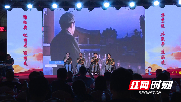 演唱红歌.jpg