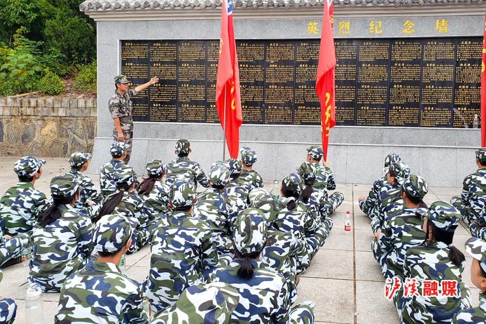3讲解革命先烈事迹.jpg