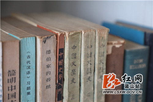 黄旭彪书房一角.JPG