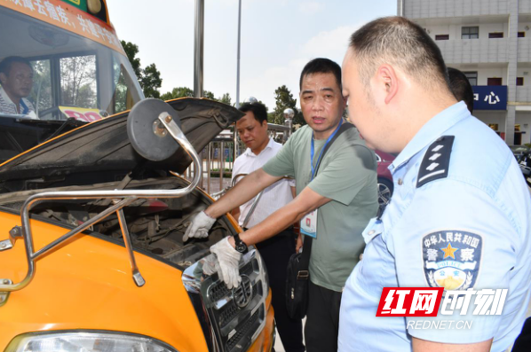 湘乡市开展校车安全宣教培训与集中“体检”