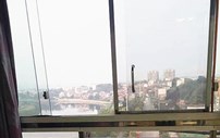 最美阳台丨阳台上的物件慢慢变旧,阳台外的风景越来越美!