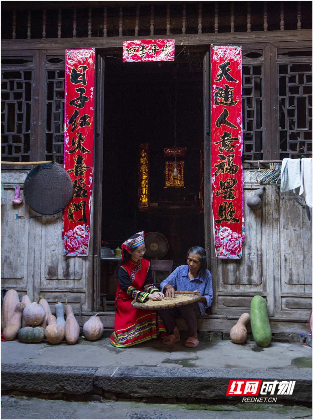 《相伴》 周国钢 摄_副本.jpg 《相伴》 周国钢 摄_副本.jpg