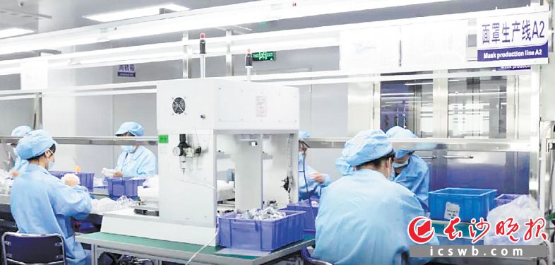 　　↑比扬医疗工人加班加点，确保订单按时发货。　　受访者供图