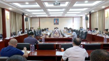 毛运鸿主持召开县委常委会会议