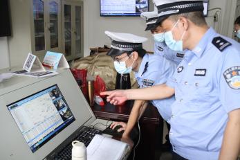【交通问题顽瘴痼疾集中整治】交警开展节前交通安全检查