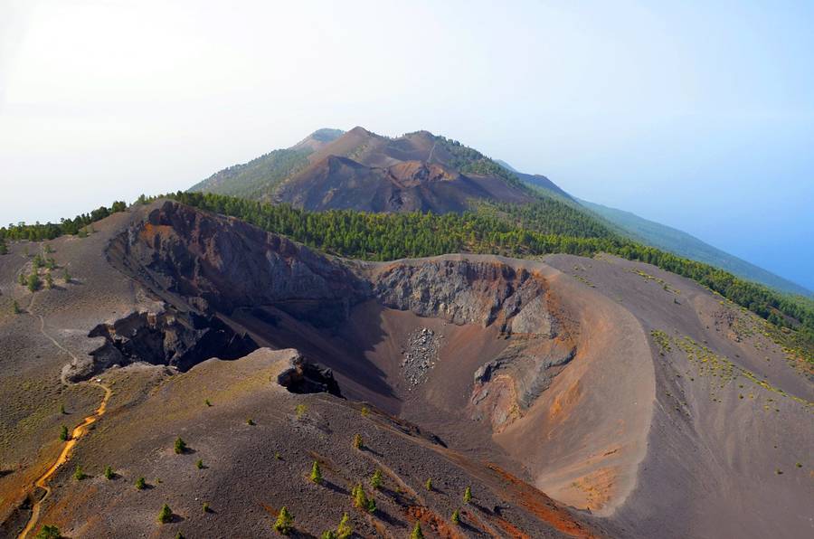 西班牙度假岛火山爆发数千人逃离,旅游部长却称"可以吸睛"_国际新闻_