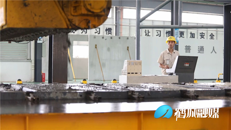 鹤城产业开发区：1-7月产值增速全市第一.mp4_20210924_185512.097_副本.jpg