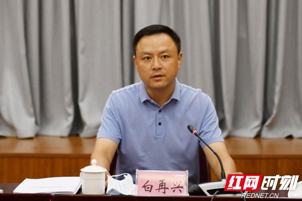 区委副书记,区长白再兴主持会议.