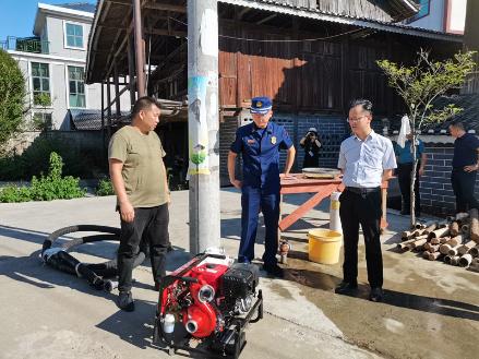 刘登富督查菁芜洲镇安全生产工作