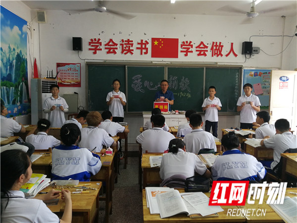 红1.jpg