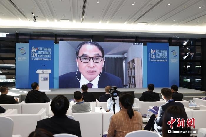 9月26日，由中国新闻社主办的“2021年世界互联网大会乌镇峰会——全球抗疫与国际传播论坛”在浙江乌镇举行，香港中文大学(深圳)全球与当代中国高等研究院院长郑永年通过视频致辞。 <a target='_blank' href='http://www.chinanews.com/'><p  align=