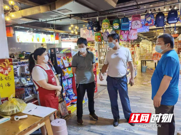 执法检查书店.jpg
