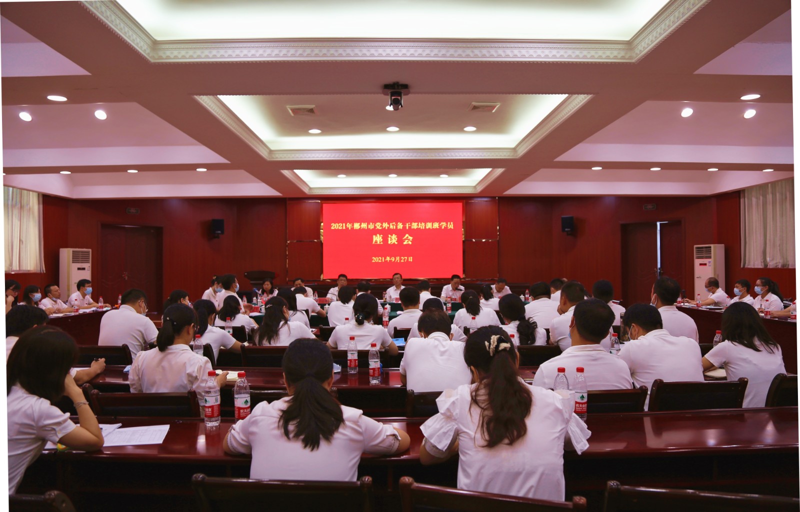 学习贯彻市党代会精神 共同奋进“一极六区”建设2.jpg