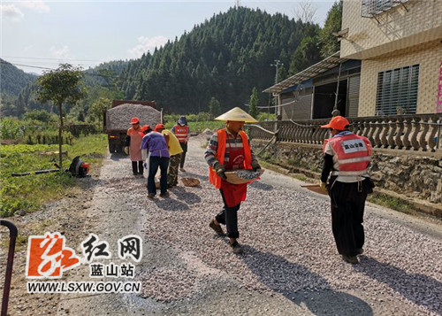图2 修补路面.jpg