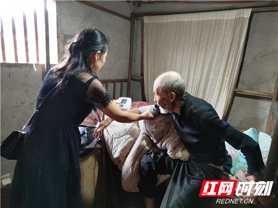 边缘户走访3_副本.jpg