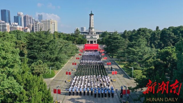 湖南省会各界向烈士敬献花篮仪式在长举行 许达哲毛伟明杜家毫李微微乌兰出席