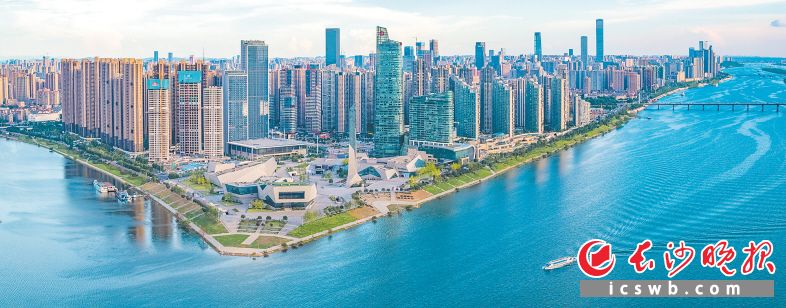 　　国庆黄金周，长沙实力圈粉，成为一线城市游客的打卡目的地，这是北辰三角洲航拍美景。长沙晚报全媒体记者 黄启晴 摄