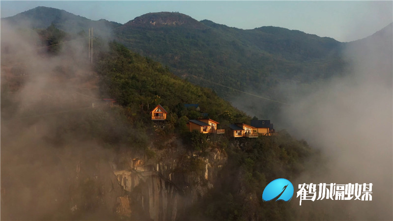 怀化鹤城区：怀化大峡谷景区现云海景观（视频）.mp4_20211008_180806.809_副本.jpg