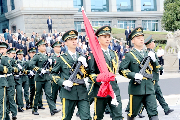 升国旗简谱_升国旗图片卡通(4)