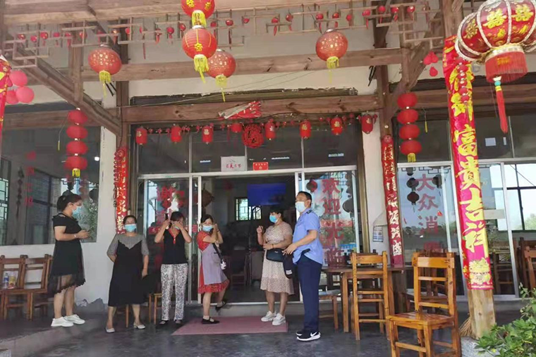 小长假期间 矮寨景区实现23万游客“零投诉”“零事故”1.png