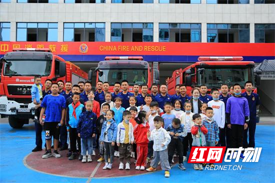 小小义工进红门 争做消防小达人 (4).jpg