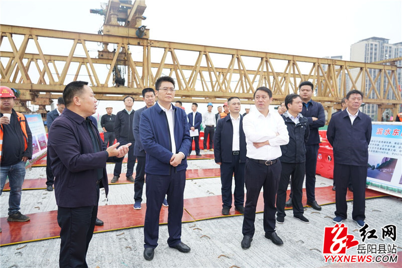 4视察虎形山桥和滨水东路建设项目.jpg