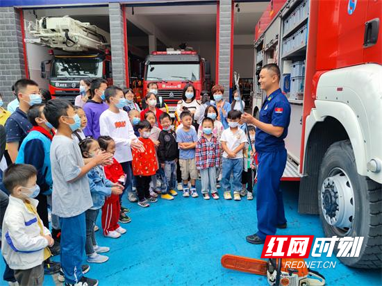 小小义工进红门 争做消防小达人 (6).jpg