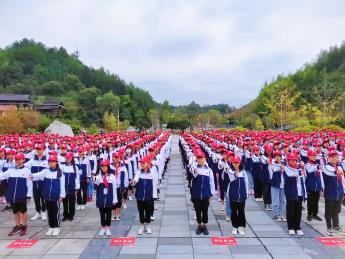 县芙蓉学校：开展“红色文旅”研学活动