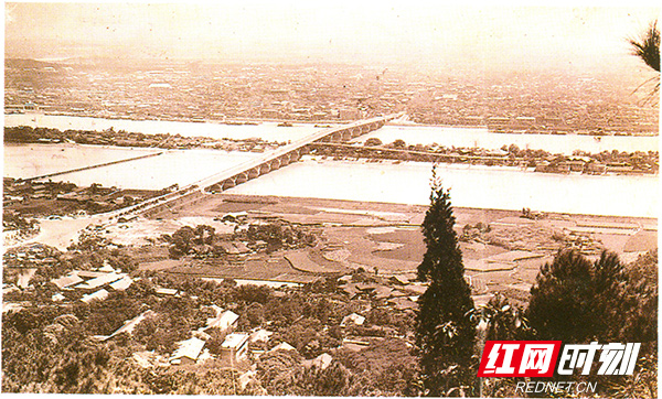 1-1-长沙-70年代鸟瞰湘江一桥.jpg