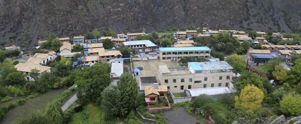 图为隆子县斗玉珞巴民族乡斗玉村全景_副本.jpg