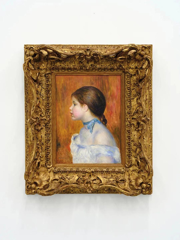 彼埃-奥古斯特·雷诺阿的布面油画《戴蓝色蝴蝶结的年轻女孩》